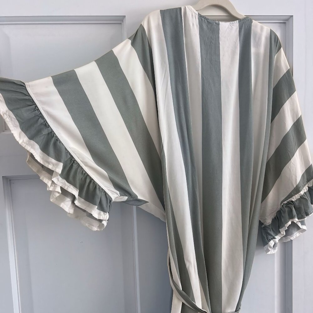 Plum Pretty Sugar Striped Ruffle Robe - Picture 4 of 7